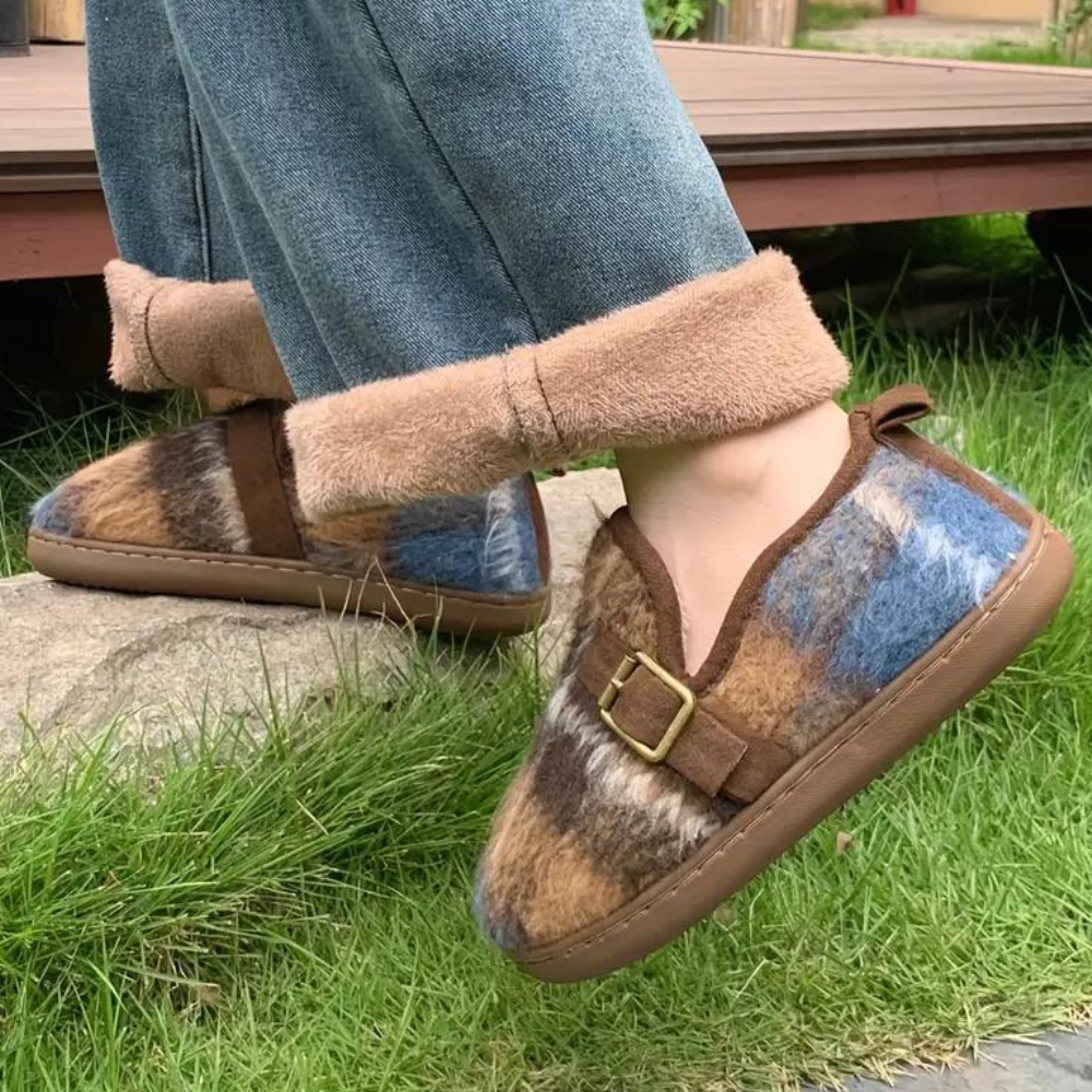 Checkered Slippers – Adjustable Buckle Strap & Lined Interior