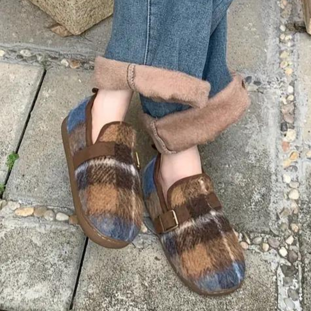 Checkered Slippers – Adjustable Buckle Strap & Lined Interior