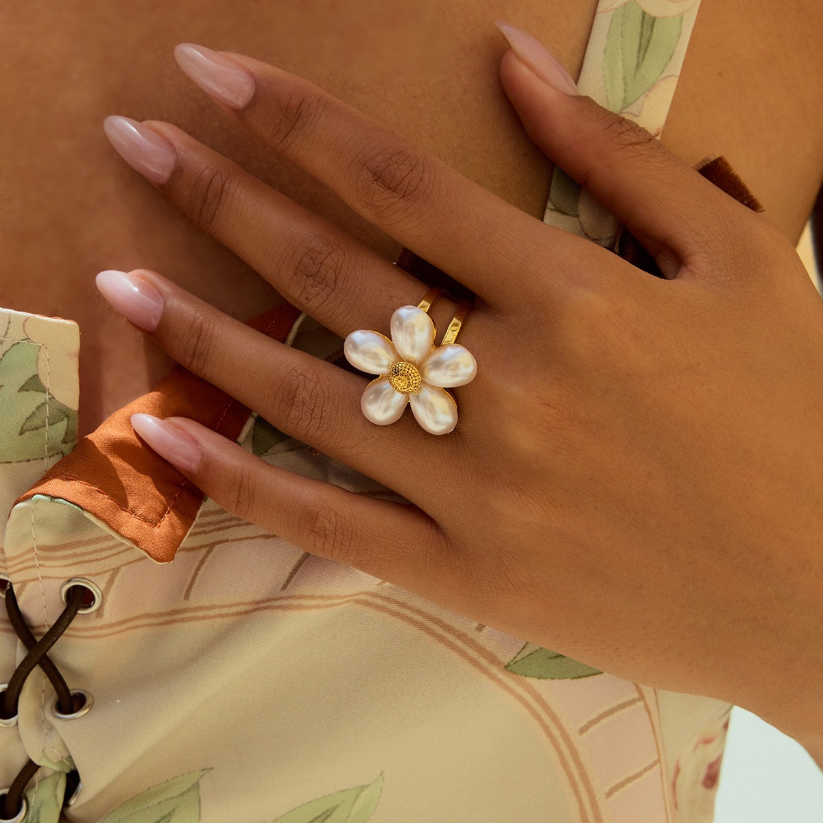 Elena Bloom Pulse Ring