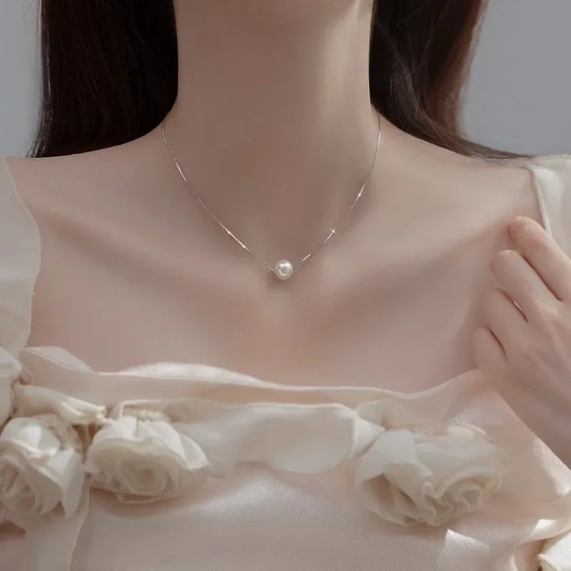 Elena Pearl Pendant Necklace - Elegant