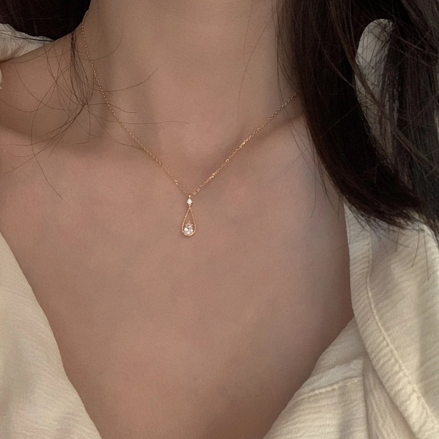 Elena Pearl Pendant Necklace - Elegant